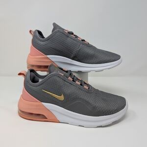 Nike Women's Air Max Motion 2 Size 7